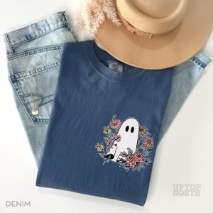 Comfort Colors® Summerween Shirt, Halloween Floral Ghost Shirt, Cottagecore Ghost Tee, Cute Halloween Shirt bild 7