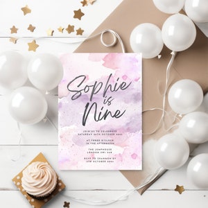 Acuarela 9no cumpleaños invitación colorido pastel salpicadura rosa púrpura tinta pintura moderna simple editable imprimible Canva Descargar