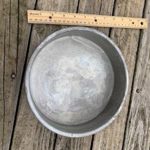 Vintage Aluminum 8" Cake Pan