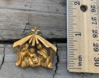 Vintage Gold Tone Nativity Pin