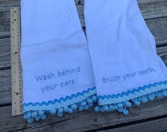 Set 2 Embroidered Hand Towels