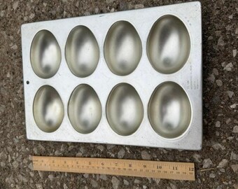1971 Wilton Easter Egg Cake Pan/Baking Mold #508-2127