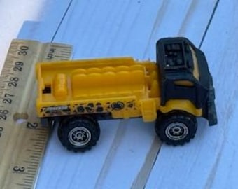 2013 Matchbox Travel Tracker Black/Yellow