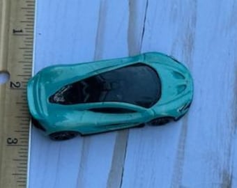 2014 Hot Wheels McLaren P1 Die-Cast Vehicle CFH20