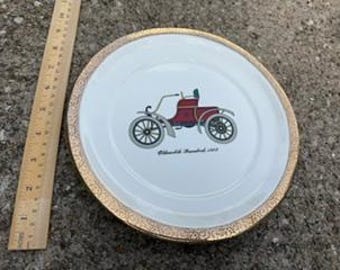 Vintage Oldsmobile Runabout, 1903 Collectible Plate, 9" with gold rim