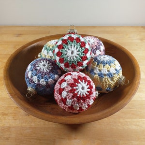 Crochet Pattern: Granny Christmas Bauble Ornament Ball image 2