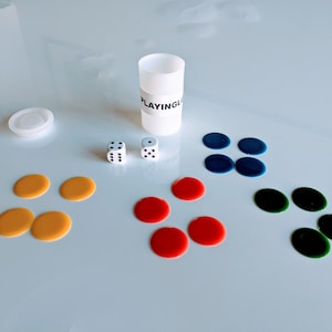 Ludo game board Glass Ludo Pachisi Dayakattam ludi Parcheesi Mensch ärgere dich nicht Fia med knuff Chińczyk Fei Xing (Token)