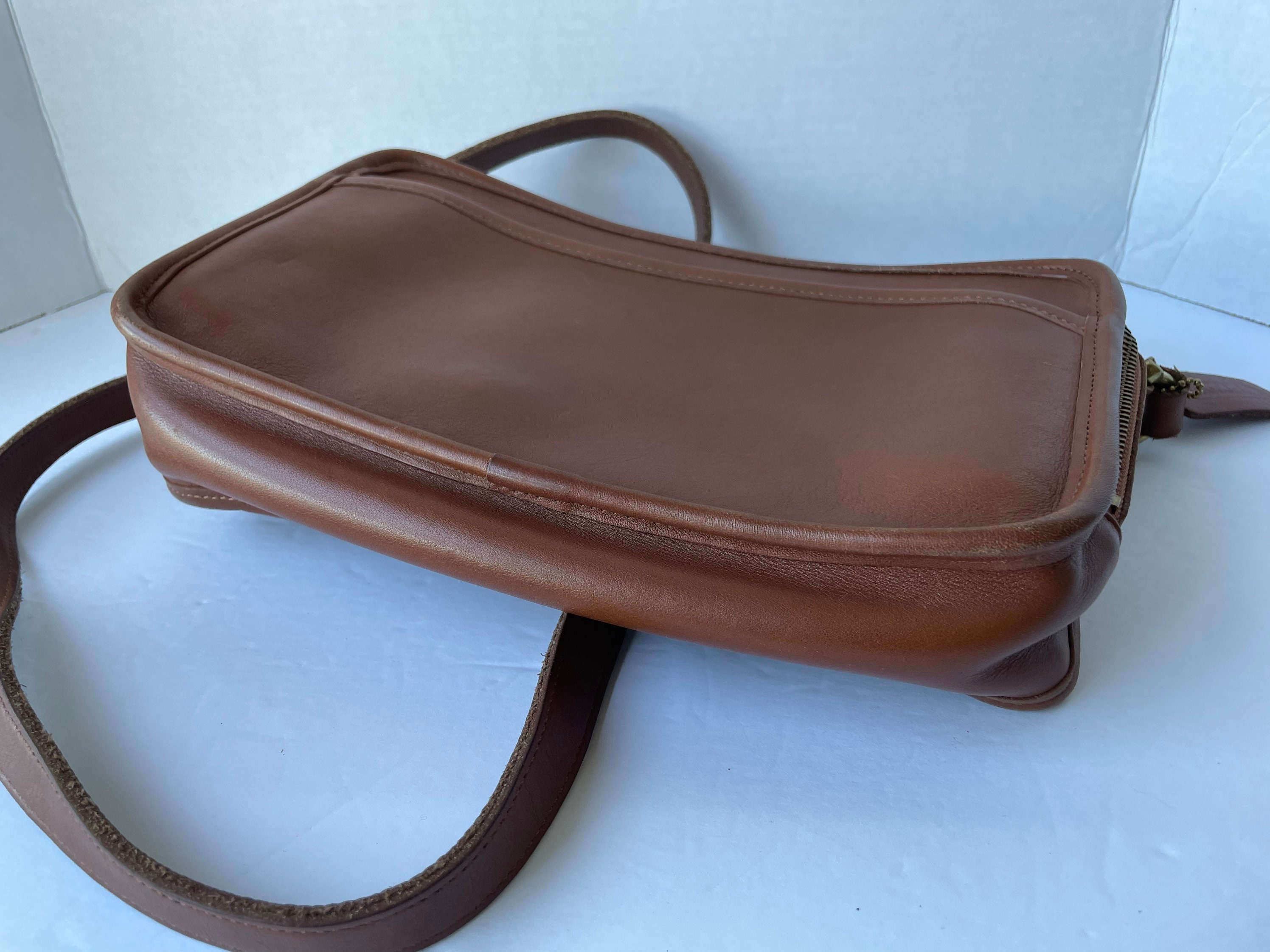 Vintage Coach British Tan 9974 Swingpack Crossbody Purse
