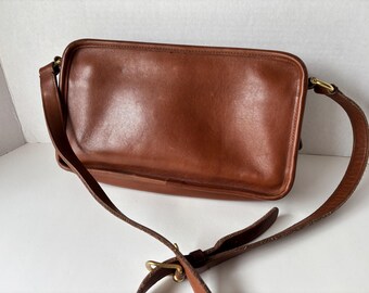 Vintage Coach British Tan 9974 Swingpack Crossbody Purse