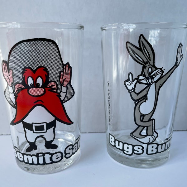 Vintage 1976 Warner Bros Bugs Bunny and Yosemite Sam Cartoon Glasses, Vintage Collectible Cartoon Glassware, Vintage Bugs Bunny Gift