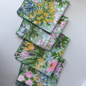 Set of 4 Vintage Floral Fabric Table Napkins, Floral Pink and Green Napkins, Vintage Cloth Napkins
