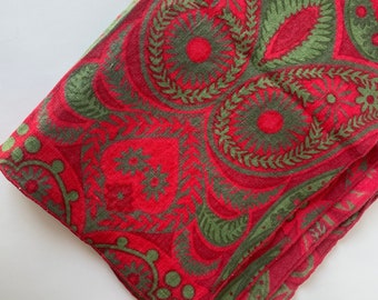 Set of 8 Vintage Red and Green Patterned Linen Napkins, Vintage Red Linen Napkins