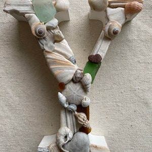Buchstabe "Y" aus Seeglas & Muscheln