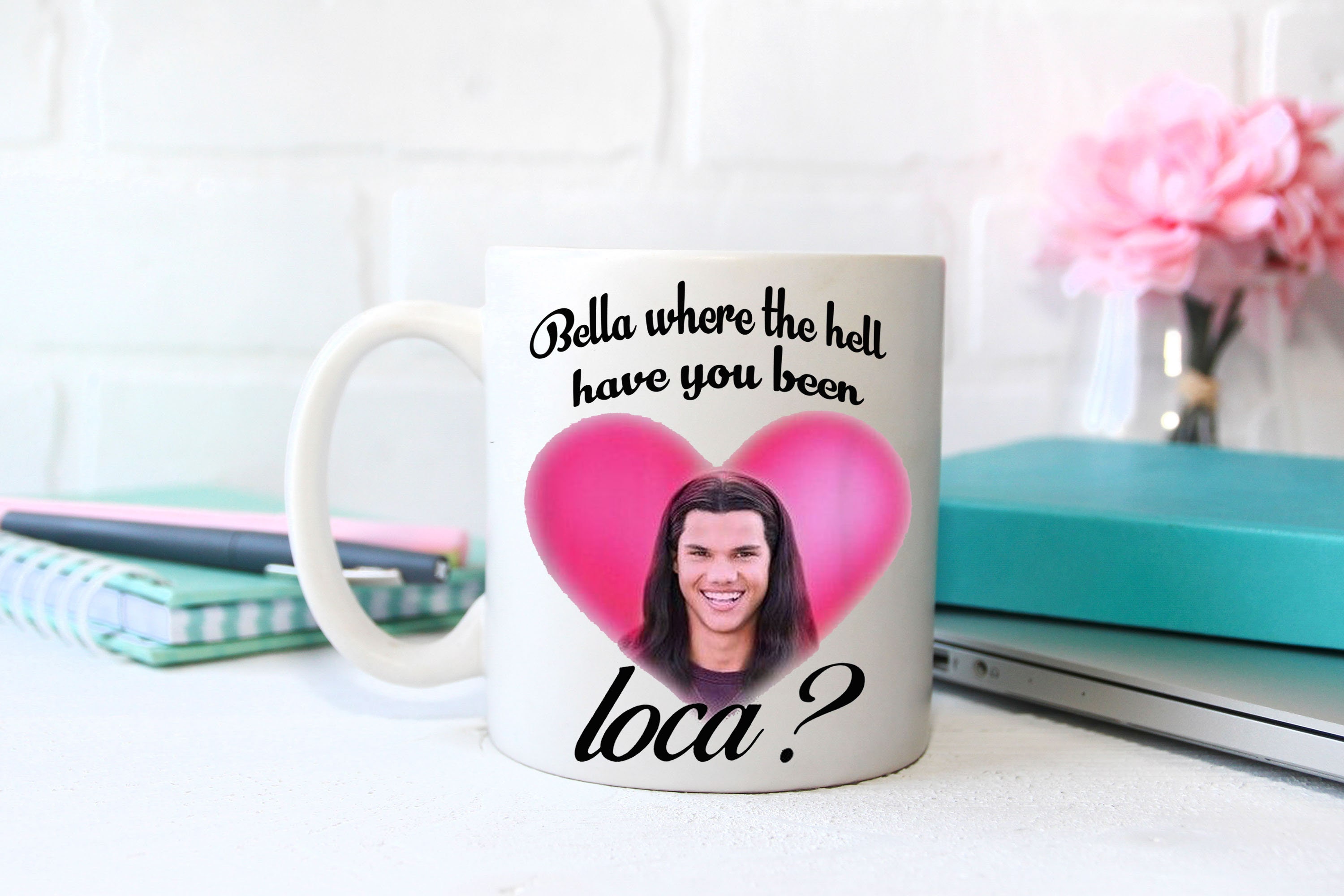 Tazza Divertente 'Bella Where The Hell Have You Been Loca?' – Ceramica Bianca 0,33L