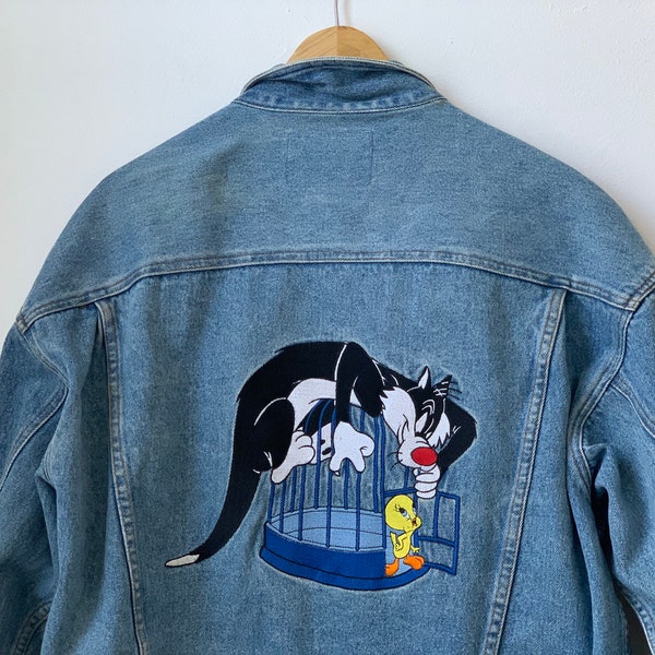 vintage 1993 rare warner bros looney tunes jean jacket tweety bird sylvester cat 90s 80s WB warner brothers acme clothing co denim