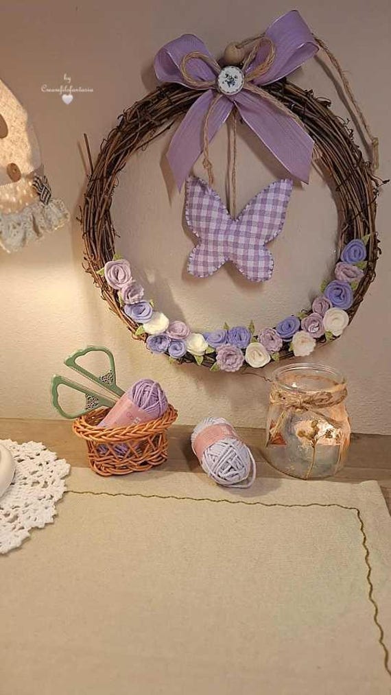 Ghirlanda di farfalle multicolori con piume, decorazioni per