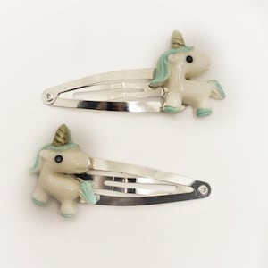 Silver girl&#39;s unicorn hair clips - green