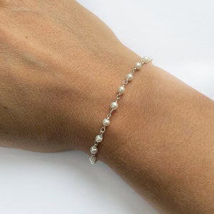 Elegant silver plated pearl chain bracelet.