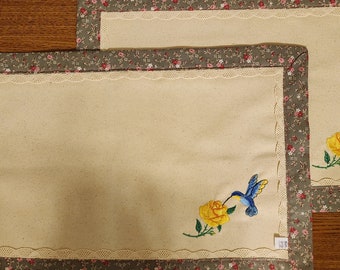 Sanctuary/Tranquil Thrive Hummingbird and Yellow Rose of Texas Placemats  (Set of 2)