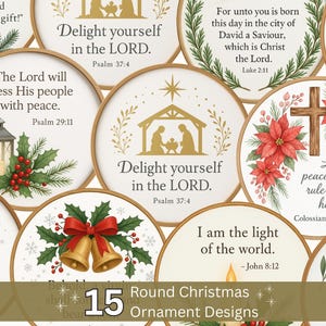 以下が含まれることがあります： 15種類の丸いクリスマスオーナメントのデザイン。各オーナメントには、降誕シーン、十字架、鐘、花の配置など、さまざまな宗教をテーマにしたイラストが描かれており、聖書の詩が添えられています。オーナメントは素朴でヴィンテージな美学を持っています。