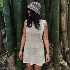 Abito in canapa naturale, abito lavorato a maglia, mini abito, abbigliamento biologico, abito estivo lavorato a maglia, abito fatto a mano, canapa 100%, colore naturale, abbigliamento ecologico