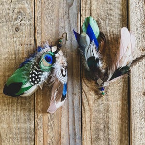 Boucles d&#39;oreilles longues plumes,Cristaux,minéral,Bijoux de festival,Boucles d&#39;oreilles bohèmes,Bijoux de festival bohèmes,Boucles d&#39;oreilles plumes,Bijoux plumes,Plume naturelle
