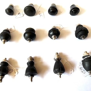 Lote com 6 ponteiras e puxadores pretos vintage para tigelas de chá, café e açúcar.