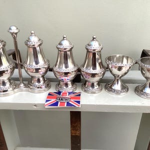 Vintage versilberte Salz- und Pfefferstreuer, Eierbecher im georgianischen Stil, Lanthe England