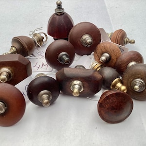 ロット 8 紅茶・コーヒー・砂糖ポットおよびボウル用のフィニアルとノブ (つまみ)。