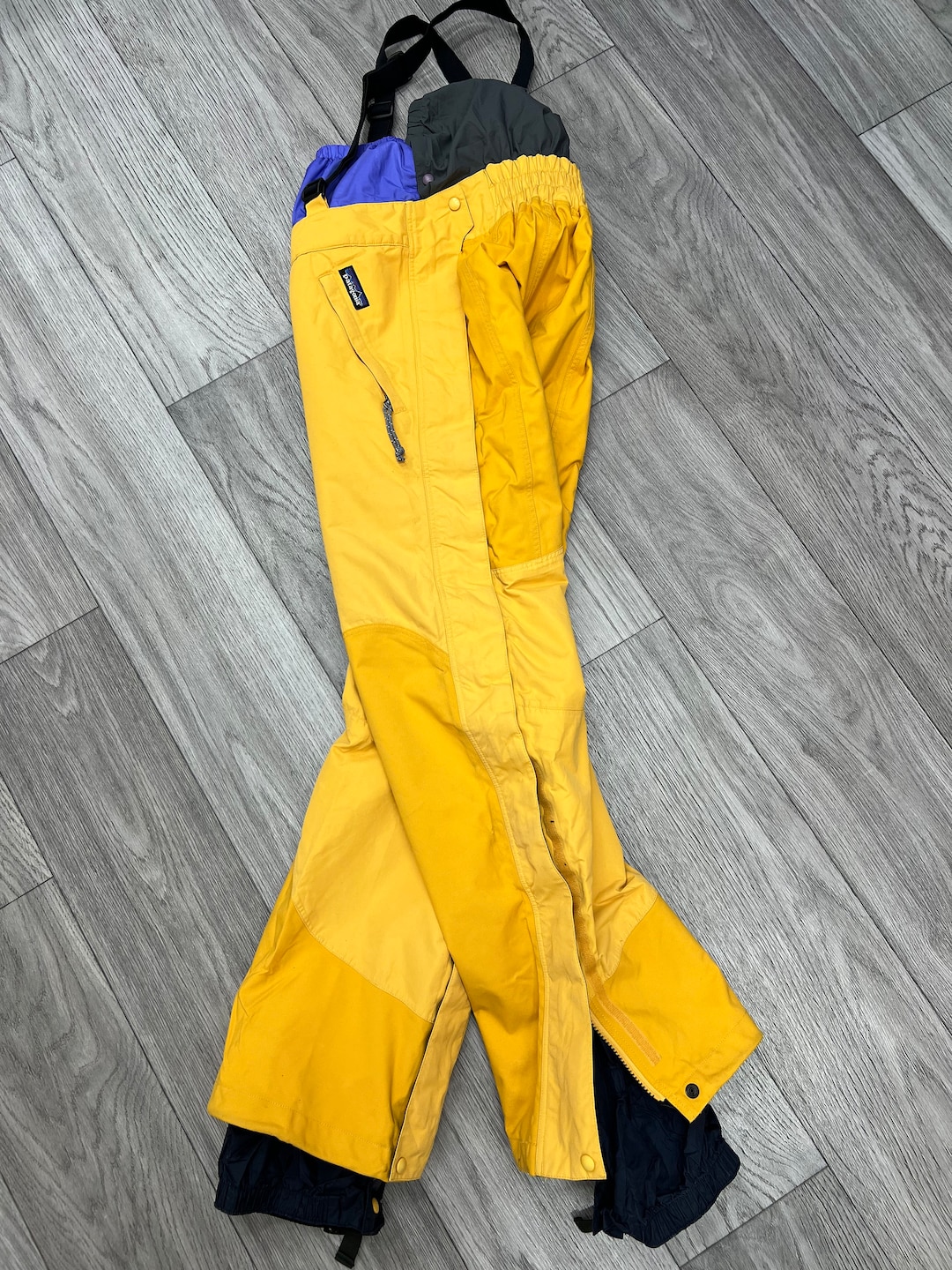 Pantaloni con bretelle da sci da neve vintage Patagonia Pantaloni