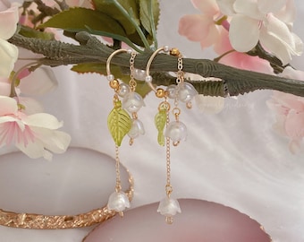 Tour d'oreille moyenne sans piercing muguet | boucles d'oreilles fleurs | cadeau pour elle | boucles d'oreilles délicates| pendantes d'oreilles | Bijou d'oreille en forme de feuille |