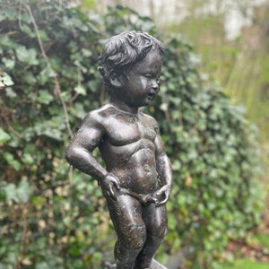 Bronze statue - Manneken Pis of Brussels - 60x20x25cm - 5.5kg