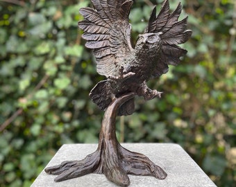 Bronze Owl-Flying Owl - Garden statue - Garden decoration-19x23x30cm - 3Kg