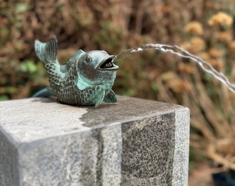 Fuente de Pez de Bronce - Estatua de jardín - Decoración de jardín - Estanque - 18x6x11cm - 0,6Kg