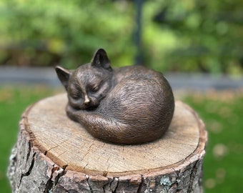 Bronzen Poes Slapend - Interieur - Tuinbeeld - Kantoor - Tuindecoratie -Tuinsculptuur - 9x14x11cm - 1 Kg