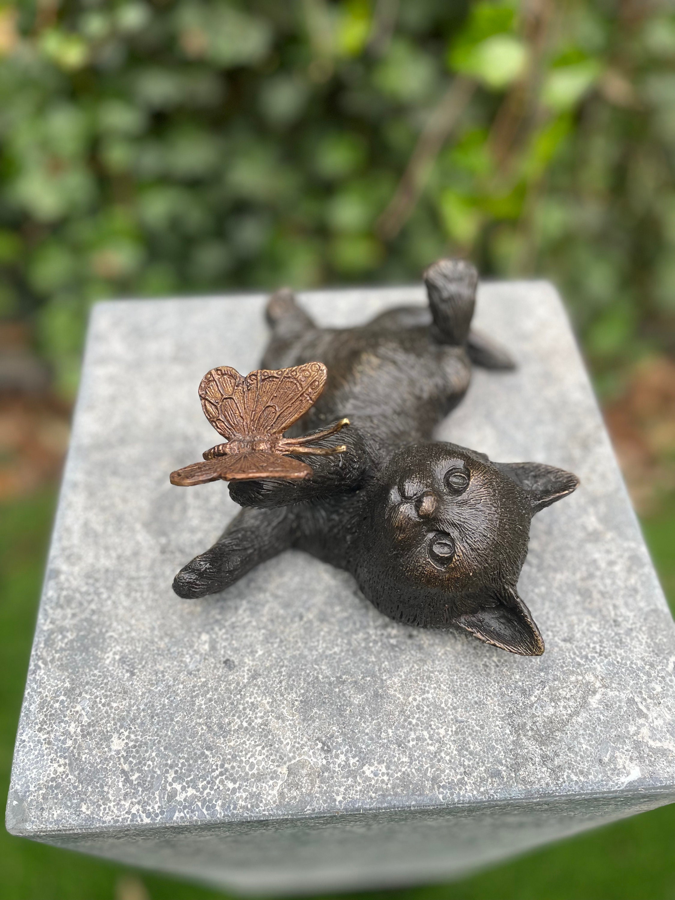 Statue chat et papillon en bronze, vente au meilleur prix