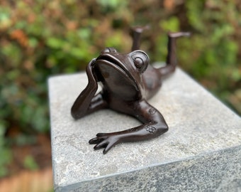 Bronze Frog - Fountain Frog - Garden statue - Pond - Garden decoration - 27x15x10cm - 1.6KG