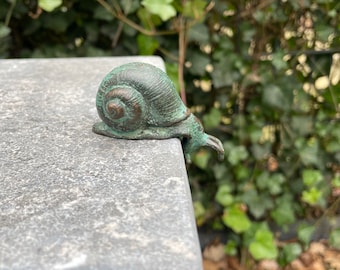 Bronze Snail - Garden statue - Garden decoration - Office - 6x3x7cm - 0.1 Kg