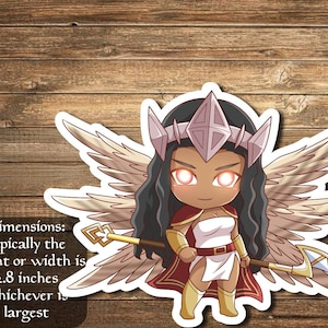 Puede incluir: Una pegatina con un ángel de dibujos animados con cabello castaño, que lleva un vestido blanco, una capa roja y una corona dorada. El ángel tiene ojos grandes y rojos y sostiene un bastón dorado con una luna creciente en el extremo. La pegatina mide aproximadamente 2,8 pulgadas.