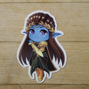 May include: A blue-skinned elf with brown hair wearing a gold crown and green and gold armor, holding a sword. The elf is smiling and has purple eyes.