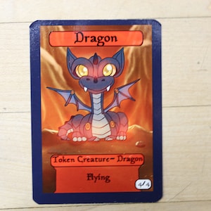 4/4 singles de Dragon Token voadores para alter art proxy em Edh, padrão, comandante, vintage e moderno que são fofos demais!