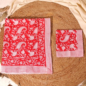 Sarong rosso con mini sciarpa bandana, motivo floreale stampato a mano, pareo in puro cotone per donna, copricostume, regalo per lei, fatto a mano in India