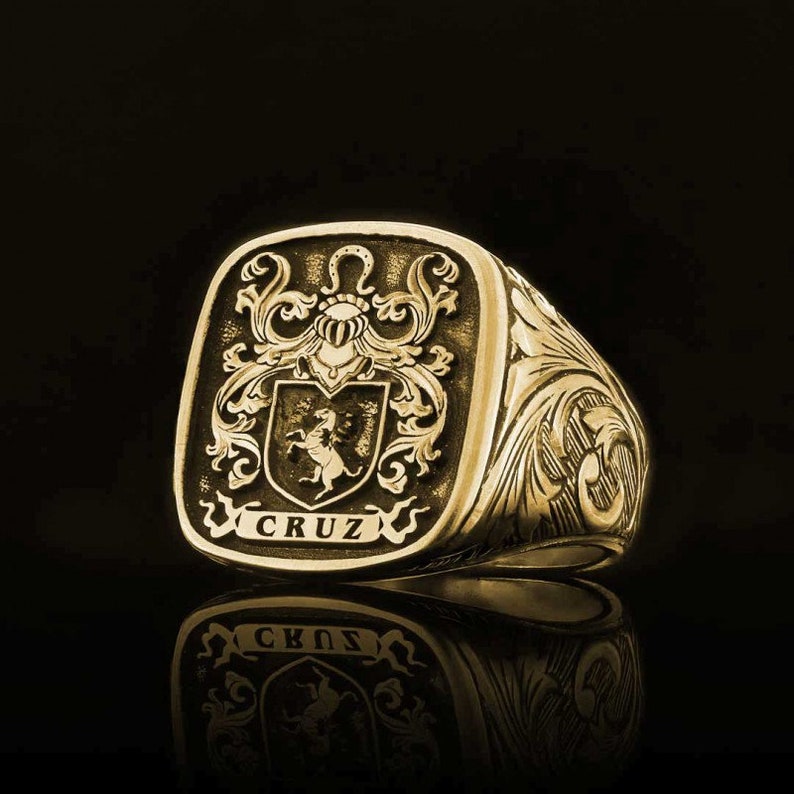 Family crest rings coat of arms signet ring crest ring etsy uk