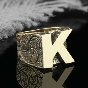 Anillo de letras de plata esterlina 925, anillo de letras K, anillo inicial de la A a la Z, anillo del alfabeto del monograma de plata, anillo de letras en negrita de diseño celta plateado