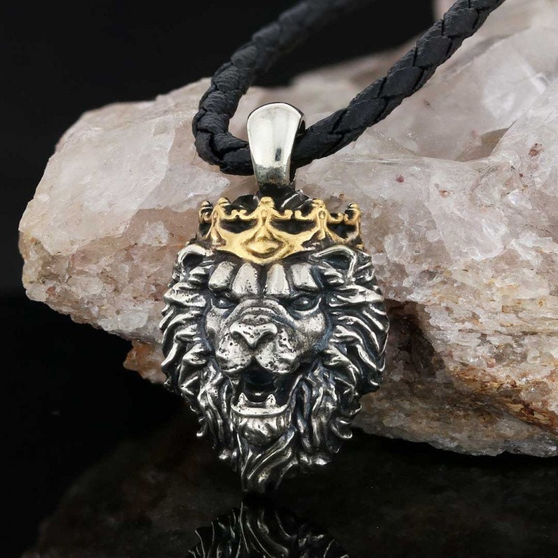 Lion head with crown best sale pendant