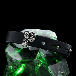 Pulsera de letra P de monograma, pulsera de letra P, pulsera de cuero inicial P, pulsera de carta hecha a mano de diseño especial, regalo de San Valentín,