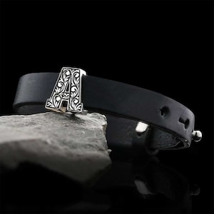 Monograma Una pulsera de letra, pulsera de letra A, una pulsera de cuero inicial, pulsera de carta hecha a mano de diseño especial, regalo de San Valentín,