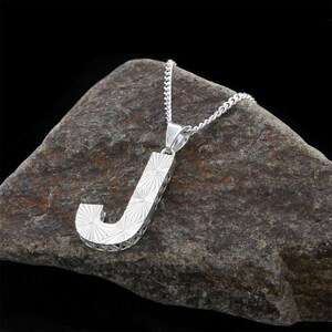 Colgante de letra J de plata esterlina, colgante de letra de plata de diseño personalizado, collar de tipo alfabeto de plata, collar de letras de plata alfabeto en negrita,