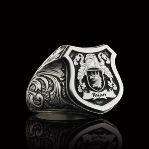 Custom Signet Ring: Personalized Family Crest Coat of Arms Ring for Men image 2