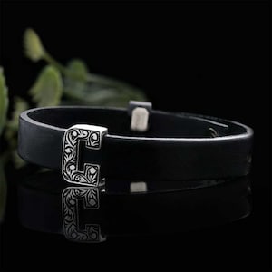 C pulsera inicial de cuero, pulsera de letra C, pulsera de carta C de monograma, pulsera de carta hecha a mano de diseño especial, regalo de San Valentín,